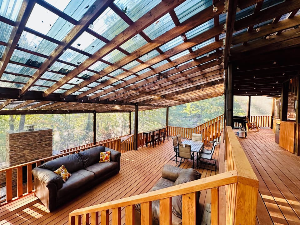 Elevated Deck Dining & Relaxation: Enjoy meals with a view on the spacious deck.