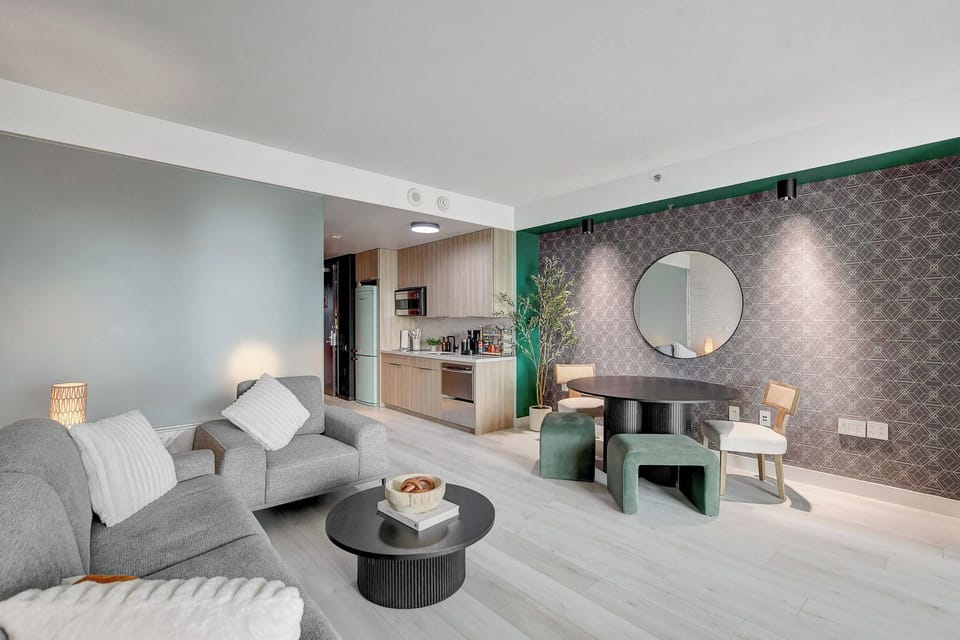 Deluxe Studio, City View | Frette Italian sheets, premium bedding, in-room safe, soundproofing