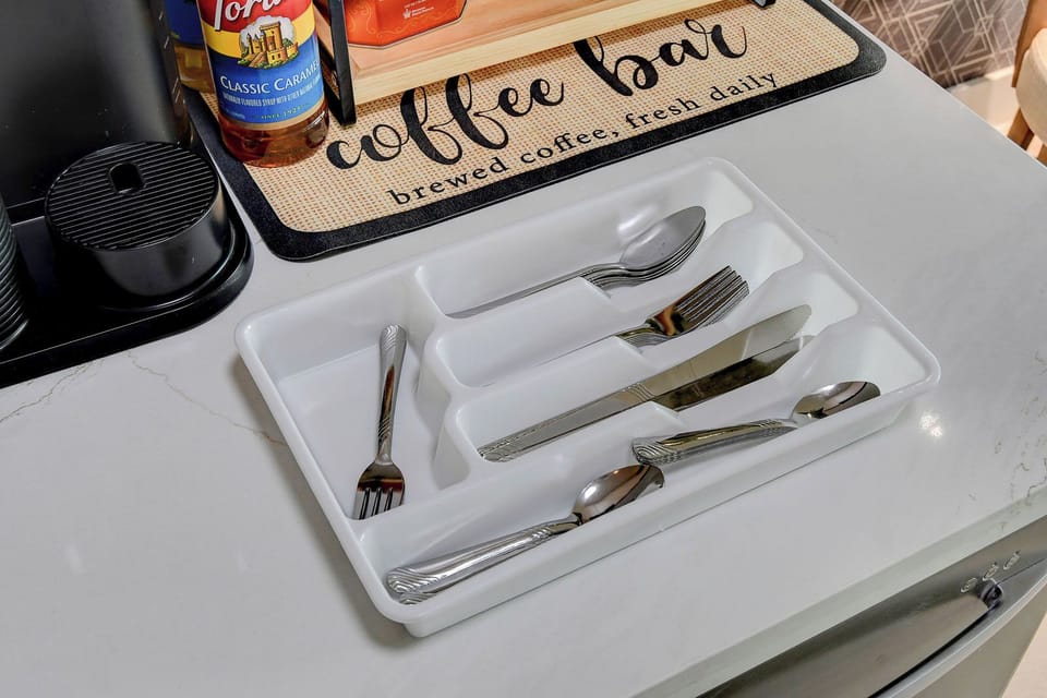Deluxe Studio, City View | Private kitchen | Full-size fridge, microwave, stovetop, coffee/tea maker