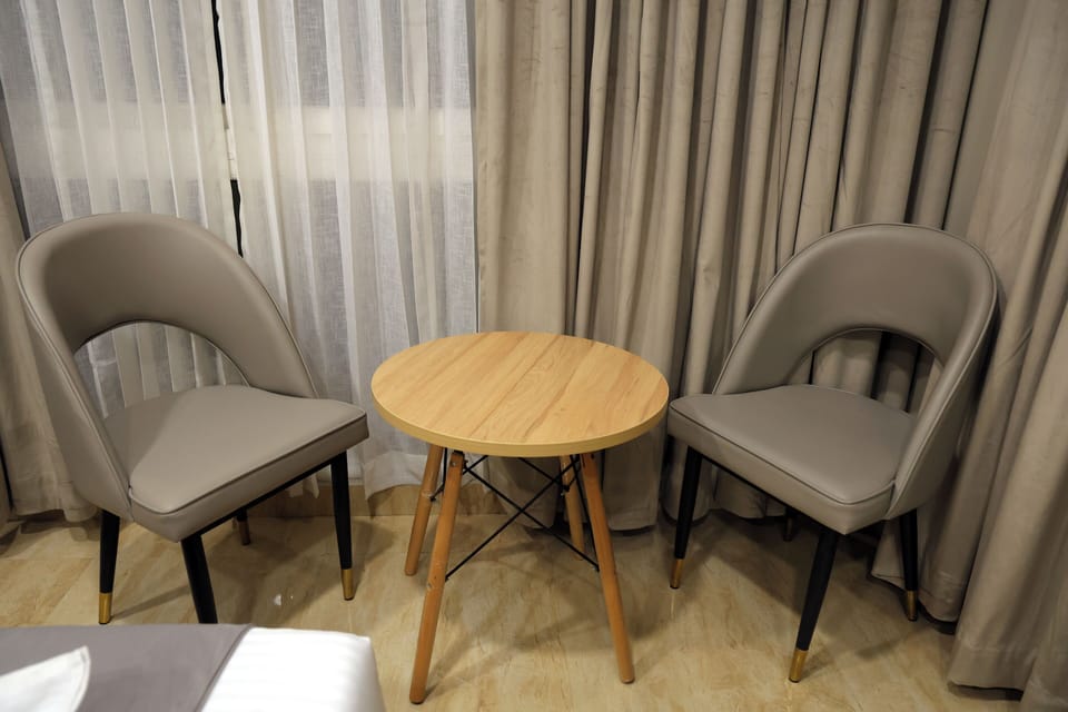 Desk, laptop workspace, iron/ironing board, free WiFi
