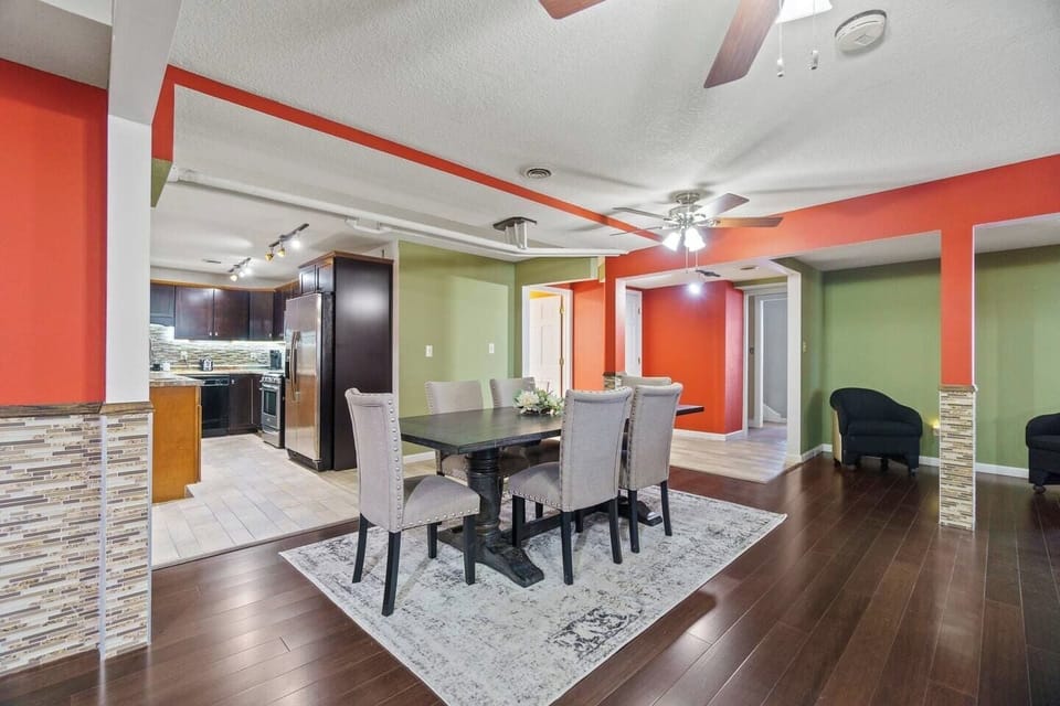 Spacious 6-seater dining area, perfect for family meals or entertaining guests in a comfortable and inviting setting.