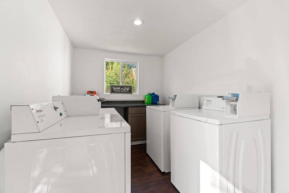The shared coin laundry is inside its own separate  entrance at the back of the building next door to apartment 5.  Upon booking you will be granted your own keyless entry code. 