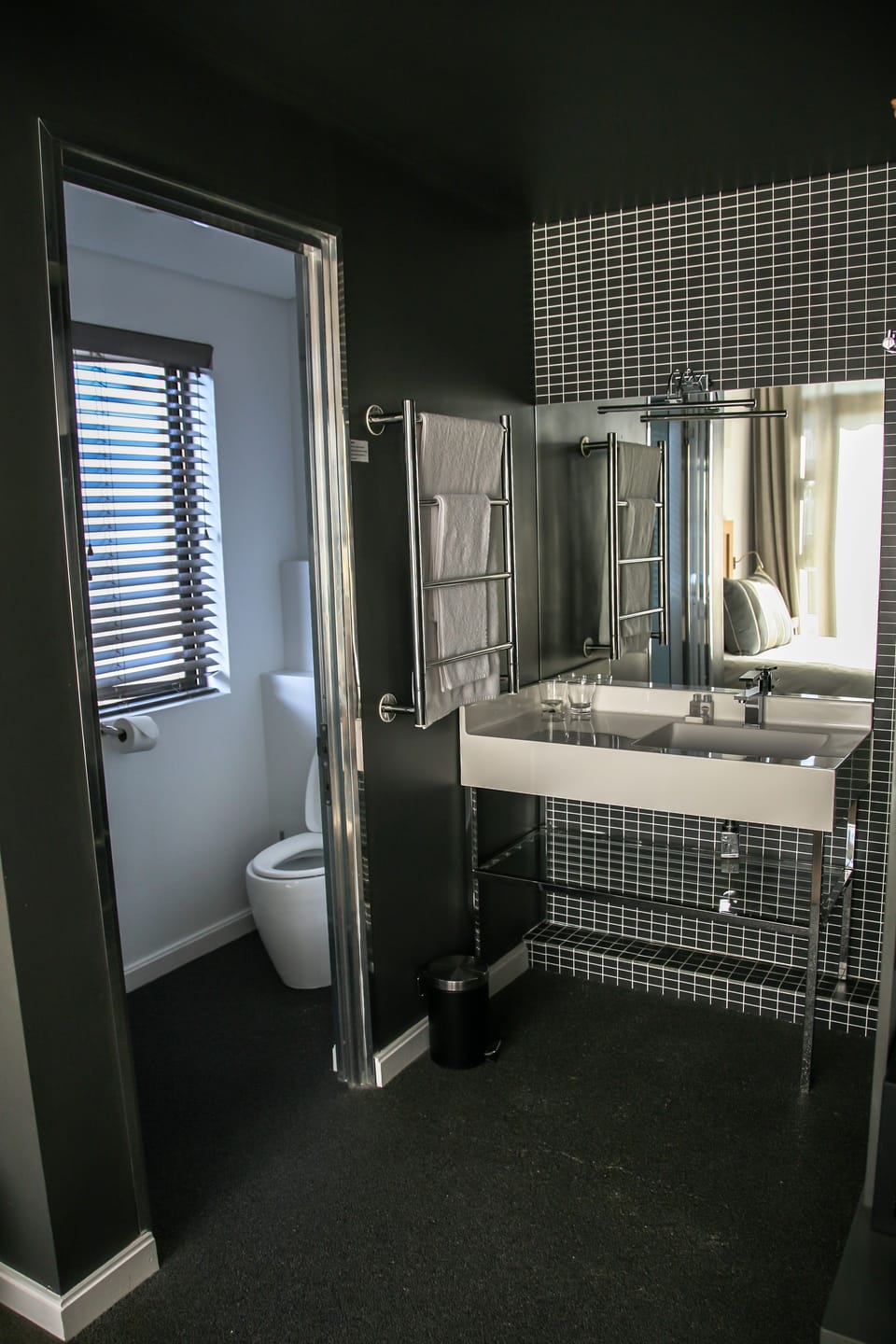 Deluxe Room | Bathroom | Free toiletries, hair dryer, towels