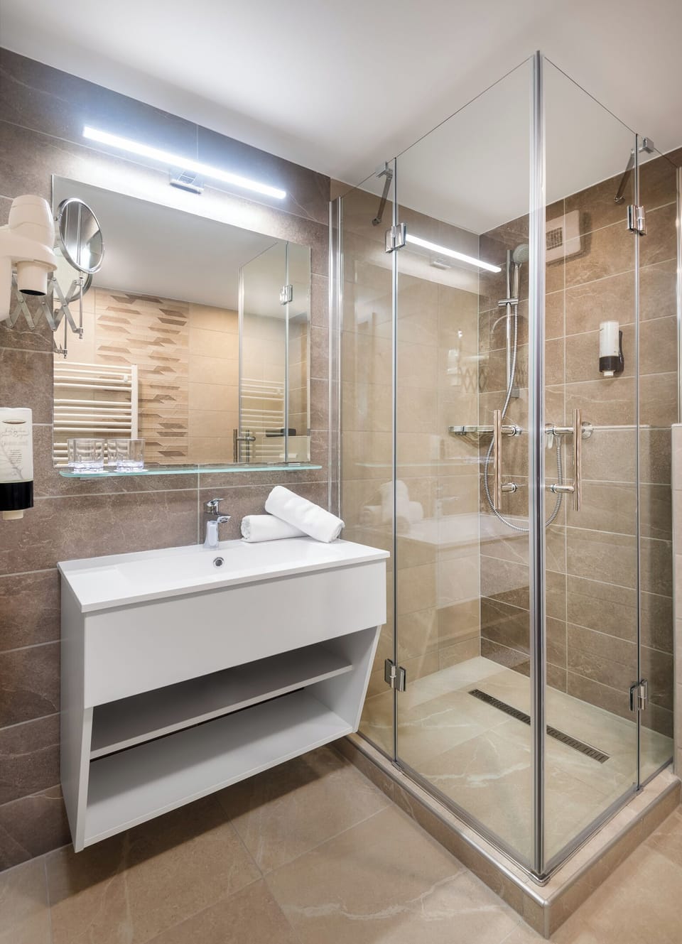 Family Room, 2 Bedrooms | Bathroom | Shower, hair dryer, towels