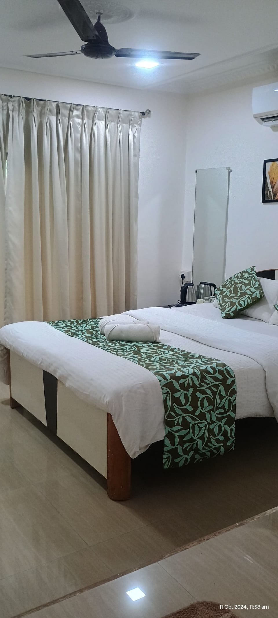 Deluxe Double Room, Mountain View | Blackout drapes, free WiFi