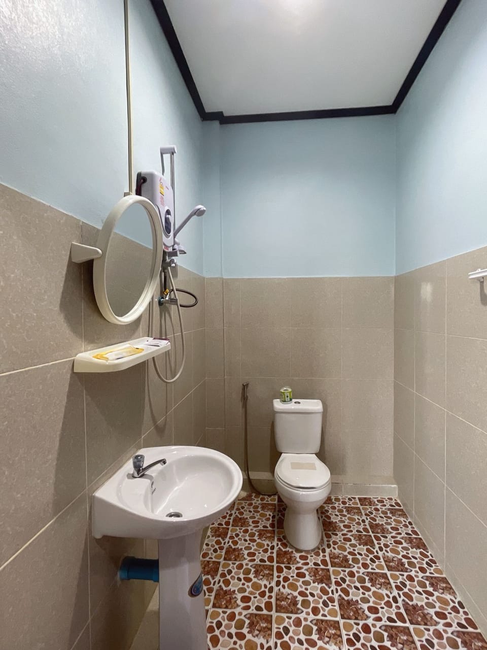 Deluxe Double Room, Balcony, City View | Bathroom | Free toiletries, slippers, soap, shampoo