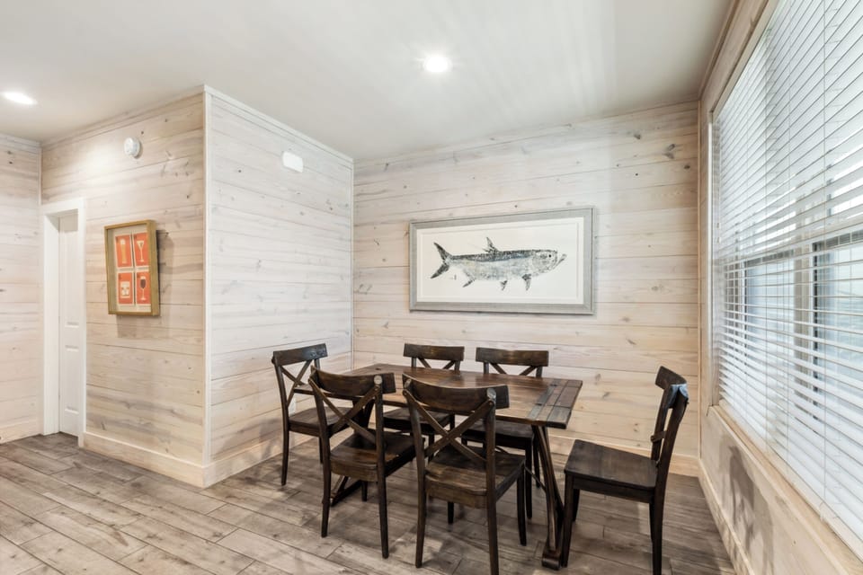 Signature House, 2 Bedrooms, Balcony, Garden View | In-room dining