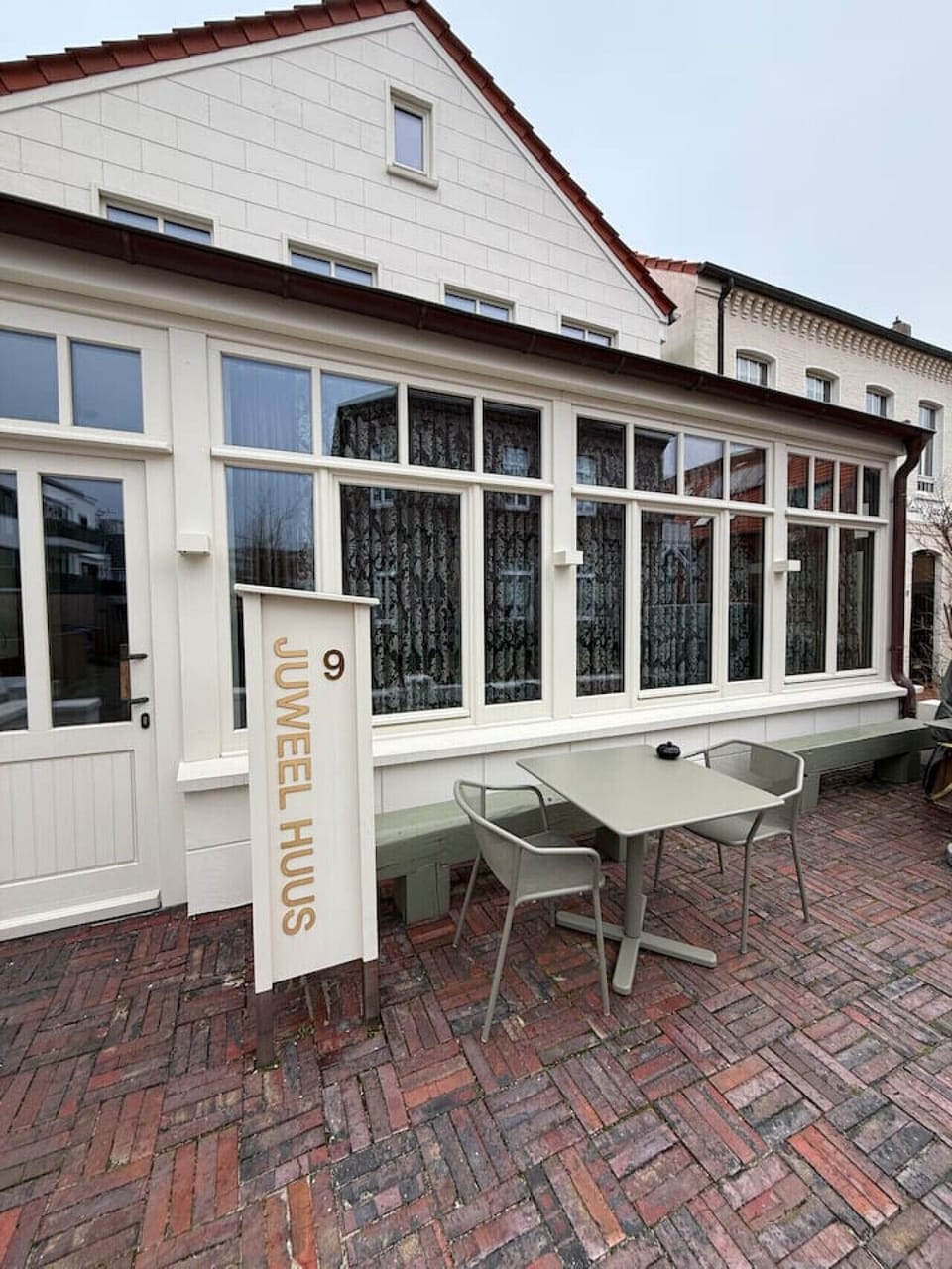 Terrasse mit Strandkorb