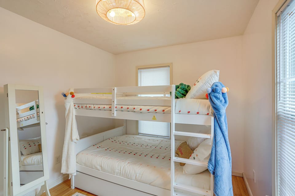 House (5 Bedrooms) | Interior