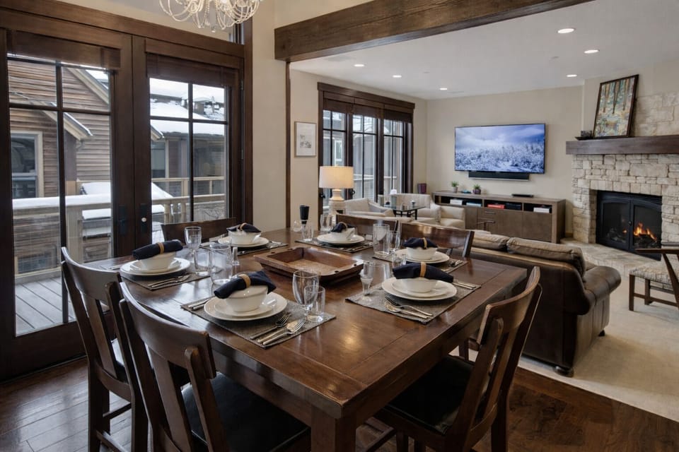 Condo, 2 Bedrooms | Dining