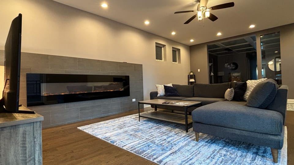 Huge living room with fireplace, balcony & standing desk 