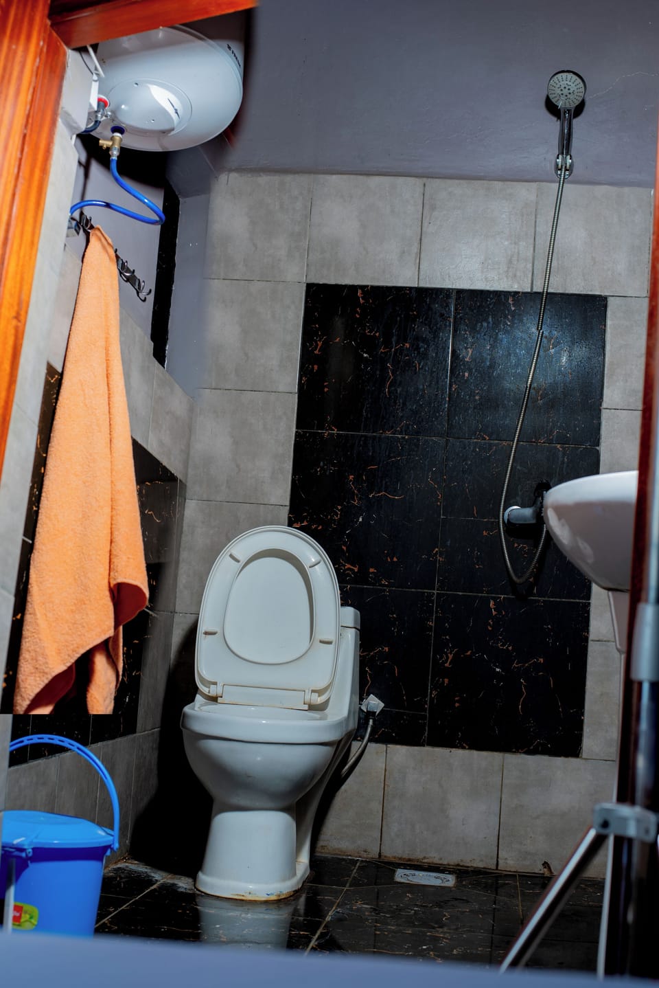 Deluxe Double Room, Balcony, Park View | Bathroom | Bathrobes, slippers