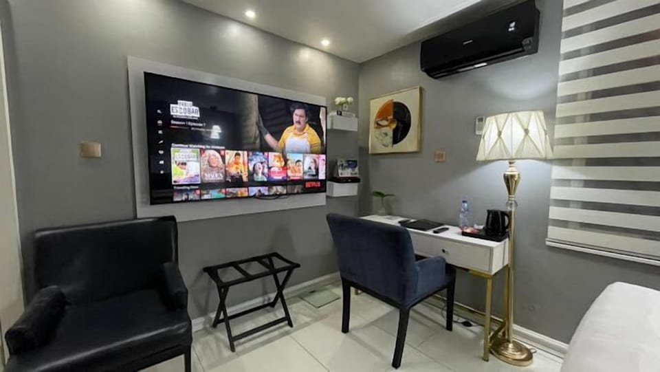 Economy Apartment, Balcony, City View | Living area