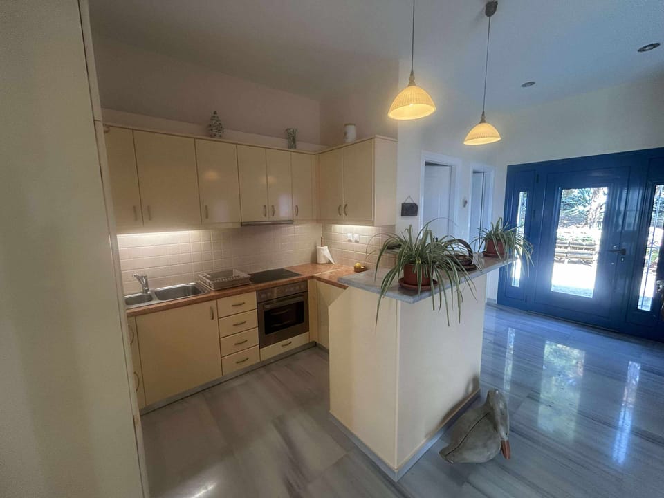 Full Kitchen 