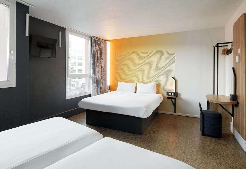 Quadruple Room | Premium bedding, desk, soundproofing, free WiFi