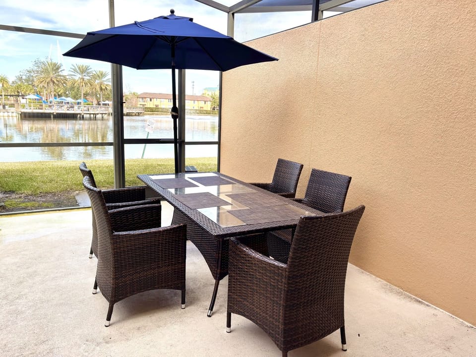 Dining area on private covered lanai