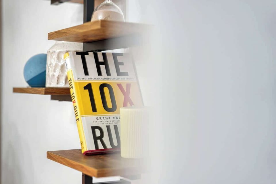 Newly decorated shelf with books in the living area at Blue Puffin Stays Short Lets & Serviced Accommodation
