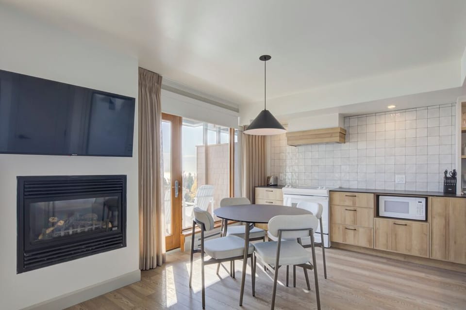 Studio, 1 Queen Bed, Balcony, River View | Private kitchen | Full-size fridge, microwave, oven, dishwasher