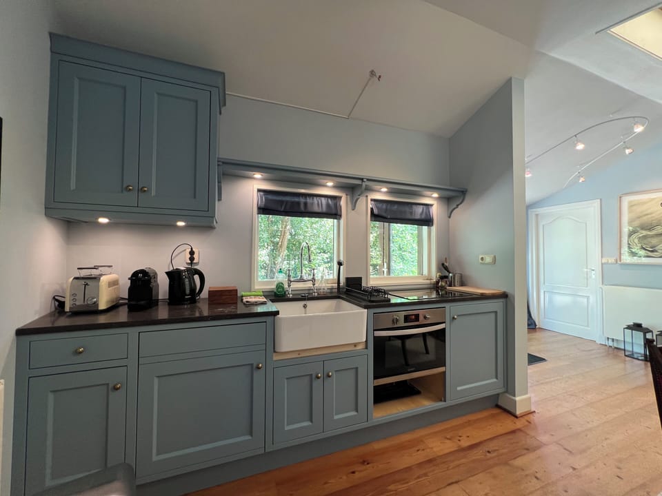 Comfort Apartment | Private kitchen | Coffee/tea maker, electric kettle