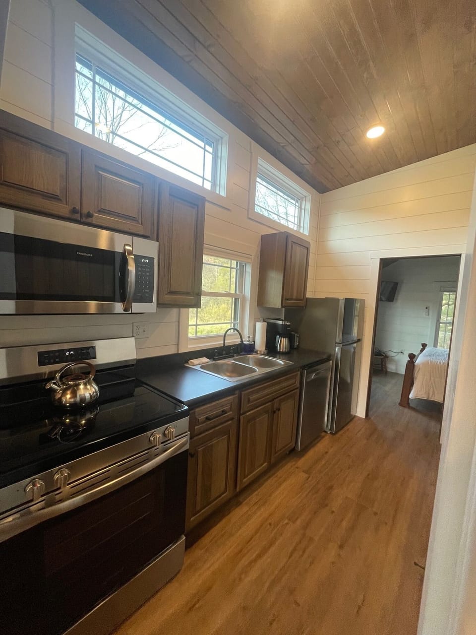 Full kitchen