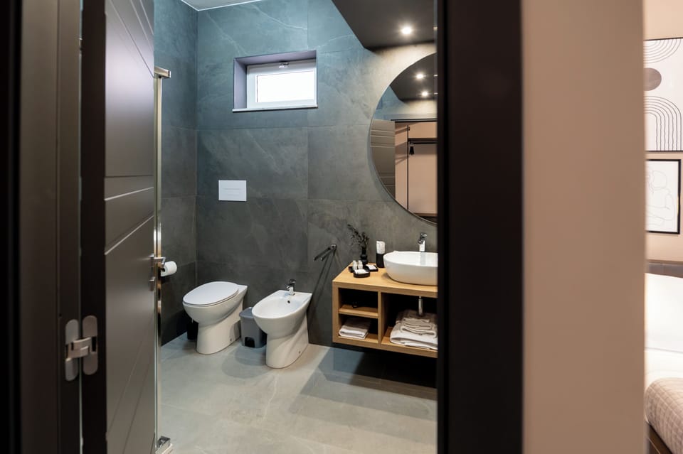Comfort Room | Bathroom | Shower, hair dryer, bidet, towels