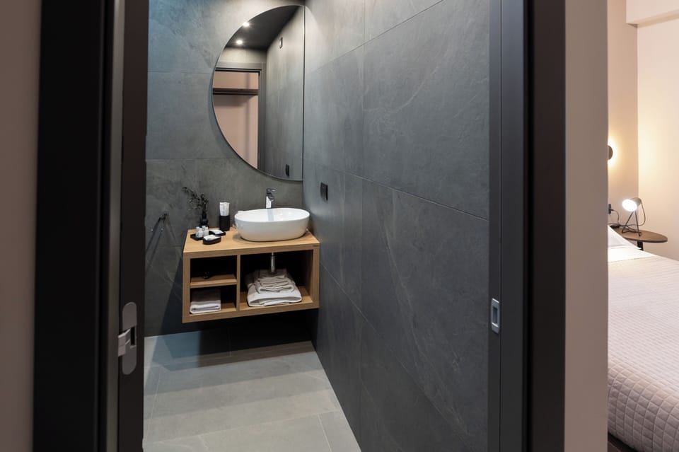 Comfort Room | Bathroom | Shower, hair dryer, bidet, towels