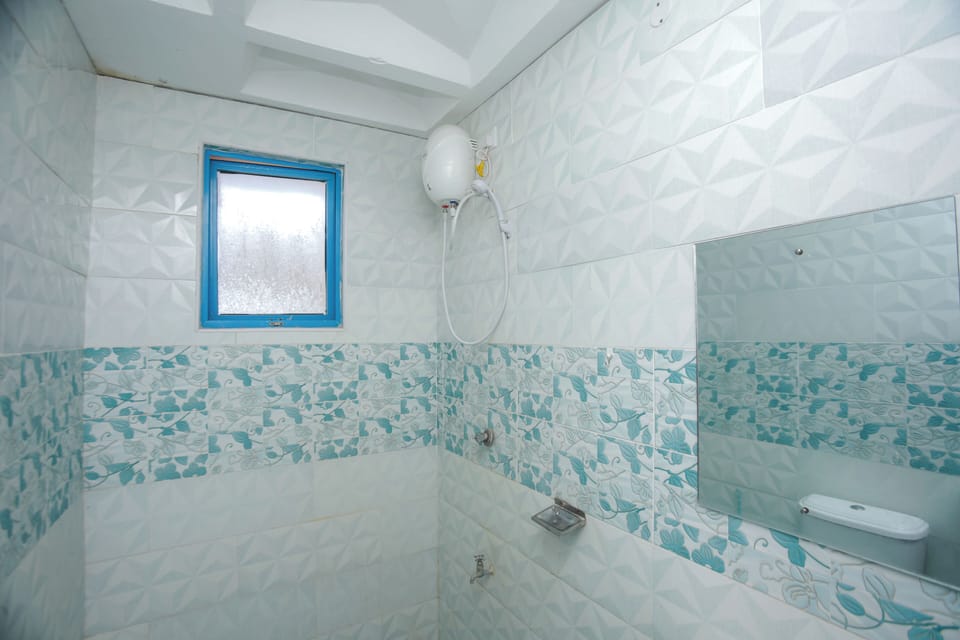 Deluxe Studio Suite, Balcony, City View | Bathroom | Shower, rainfall showerhead, free toiletries, slippers