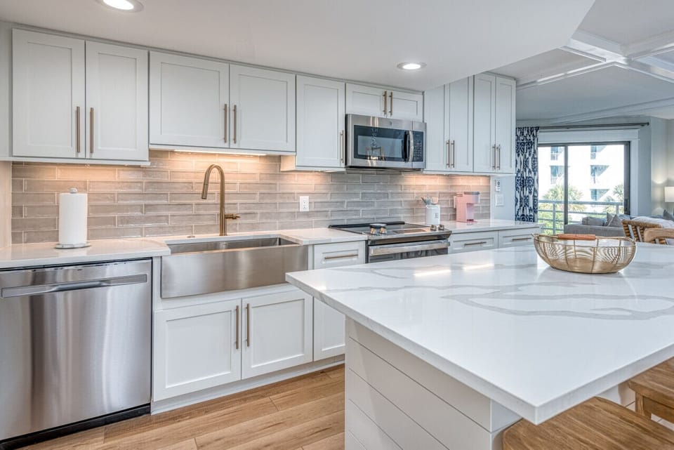 Kitchen and Island with Seating for 4