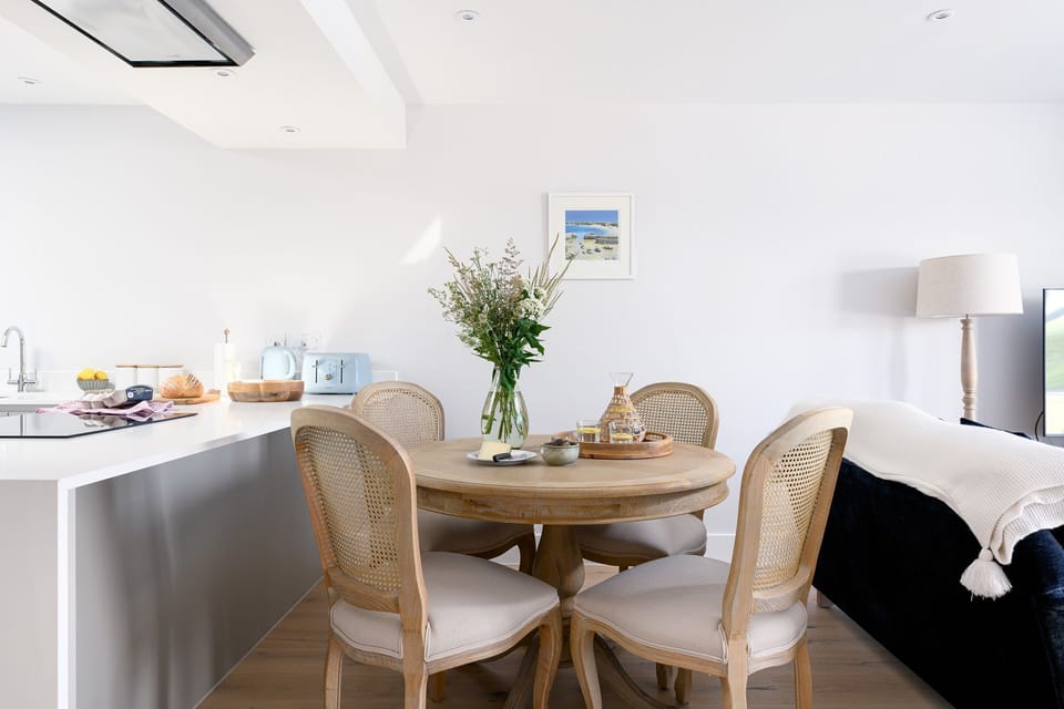 Dining room at Sea Thrift, Ebb Tide, Porth, self catering with Beach Retreats.