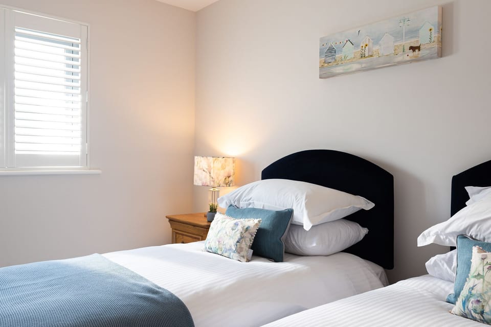 Bedroom at Sea Thrift, Ebb Tide, Porth, self catering with Beach Retreats.