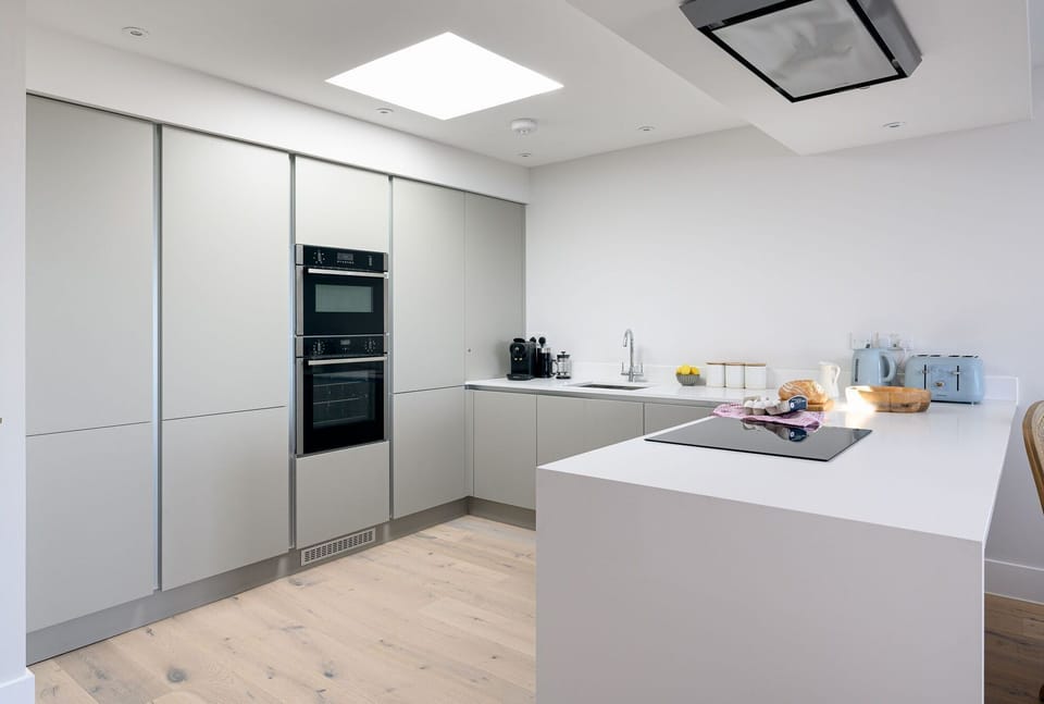Kitchen at Sea Thrift, Ebb Tide, Porth, self catering with Beach Retreats.