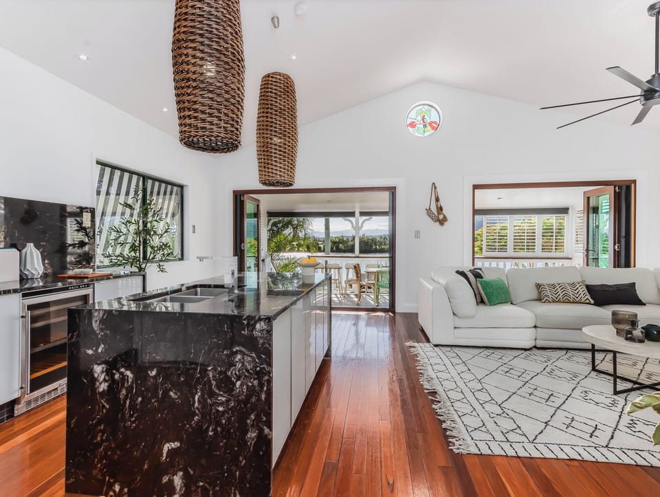Deluxe House, Mountain View | Private kitchen | Electric kettle, toaster