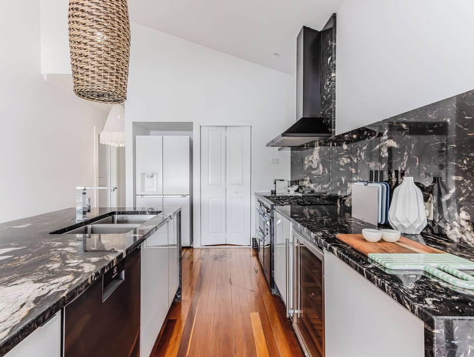 Deluxe House, Mountain View | Private kitchen | Electric kettle, toaster