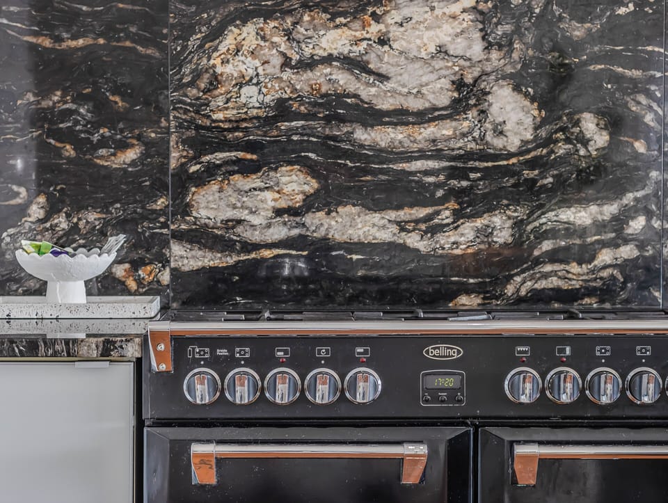 Deluxe House, Mountain View | Private kitchen | Electric kettle, toaster