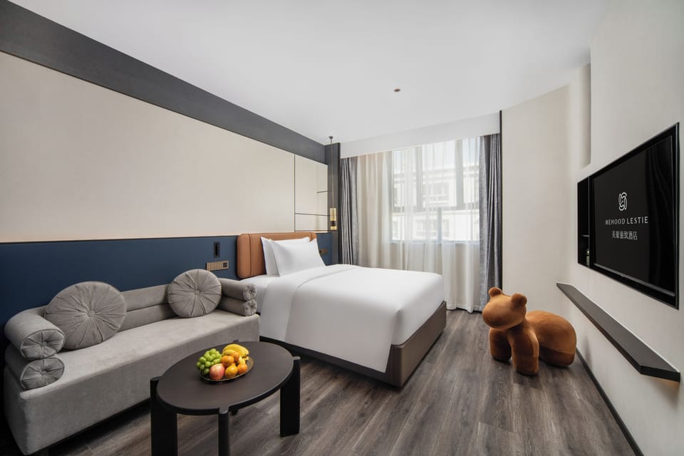 Luxury Studio Suite, Housekeeping, City View | Laptop workspace, WiFi (free)