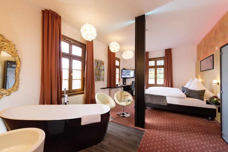 Comfort Double Room, 1 King Bed, Mountain View | Premium bedding, minibar, in-room safe, desk