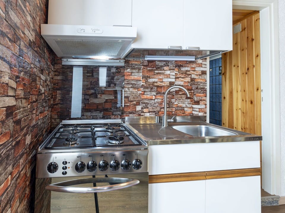 Tap, Cabinetry, Countertop, Kitchen Sink, Plumbing Fixture, Property, Sink, Building, Kitchen Stove, Kitchen Appliance