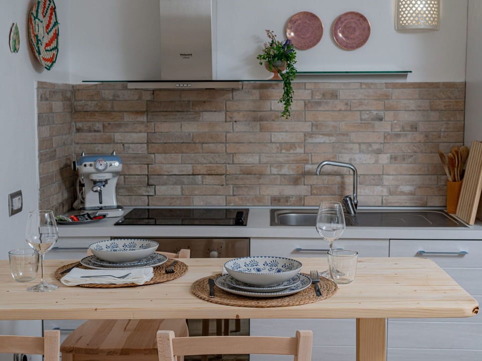 Table, Tap, Kitchen Sink, Property, Countertop, Sink, Plumbing Fixture, Kitchen, Interior Design, Wood