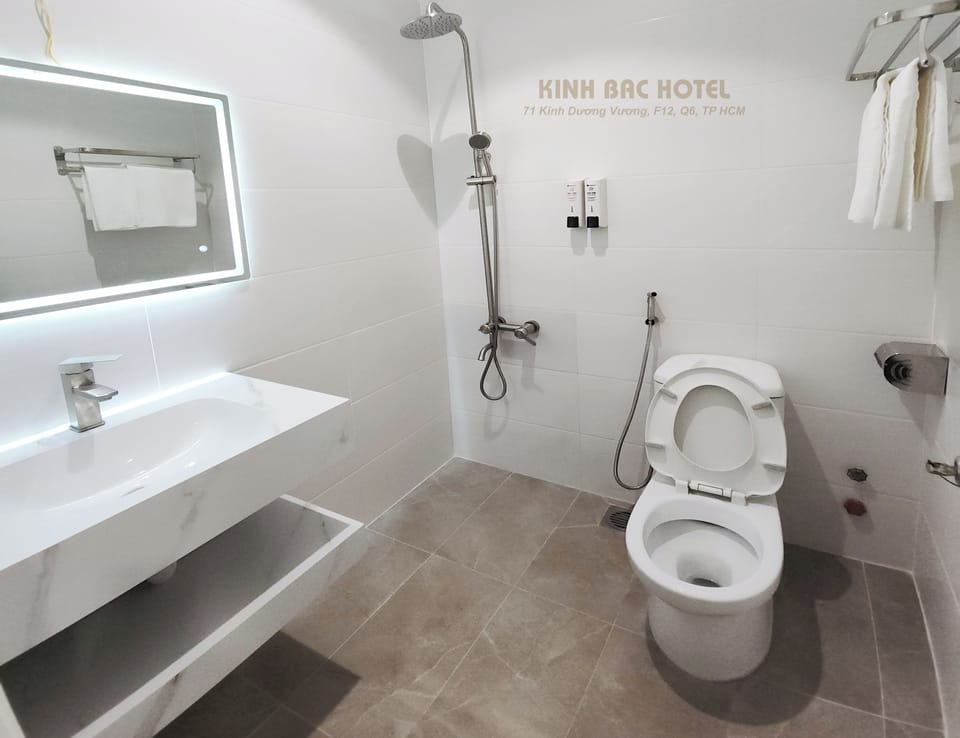Deluxe Quadruple Room, Private Bathroom, City View | Bathroom | Shower, slippers, bidet, towels