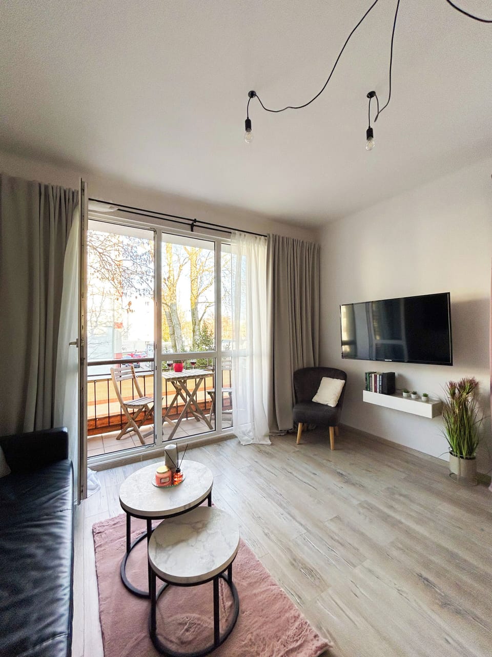 Deluxe Apartment, Balcony, Courtyard View | Living area | 165-cm flat-screen TV with satellite channels, TV, Netflix