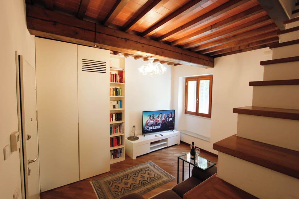 Apartment | Living area | Flat-screen TV