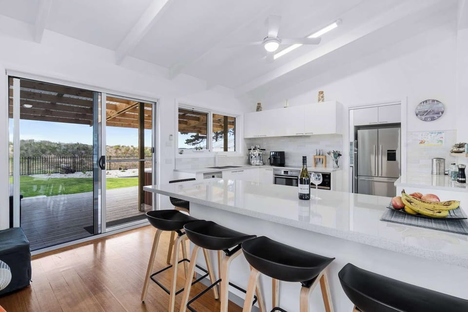 Well appointed modern kitchen with all the modern applianances.