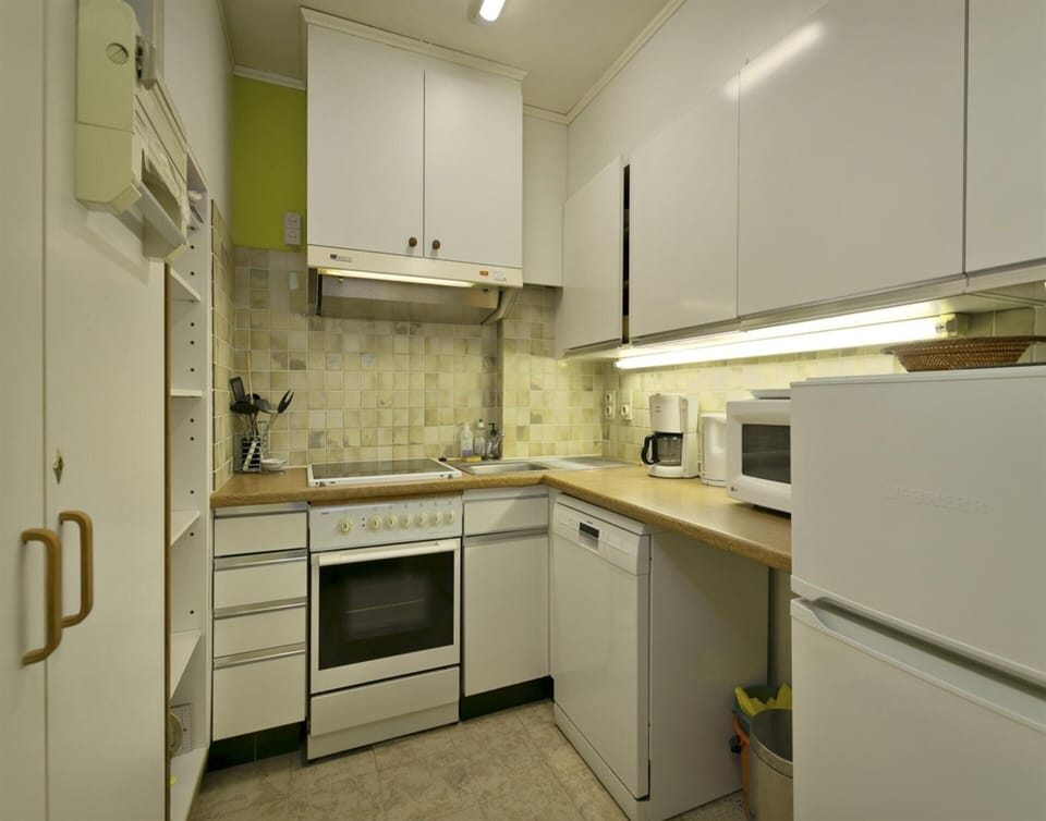 Apartment | Private kitchen | Electric kettle, toaster