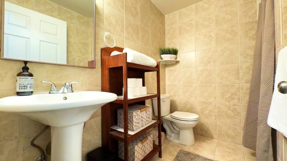 Fully stocked bathroom with luxury oversized bath towels and fully toiletries.