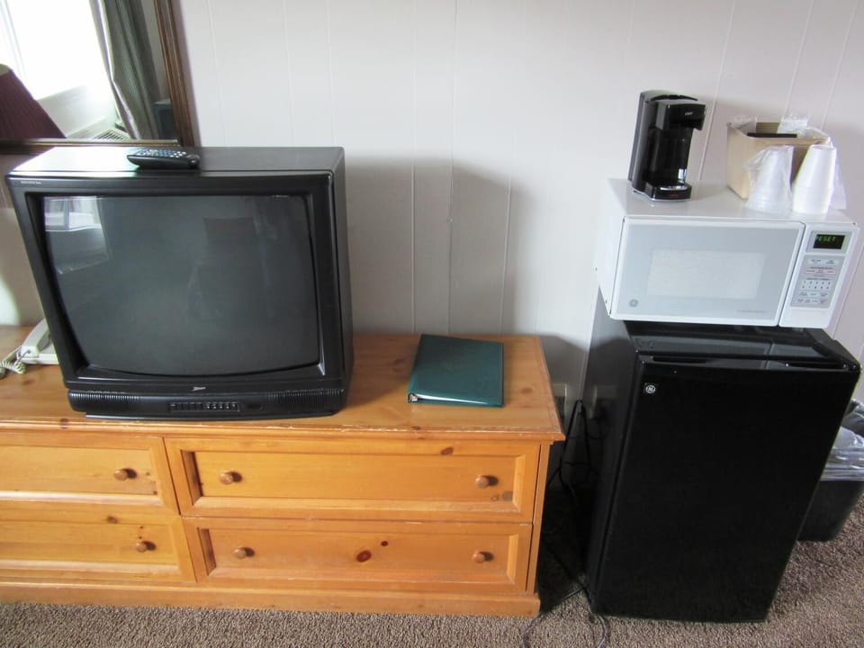 Individually furnished, desk, laptop workspace, cribs/infant beds