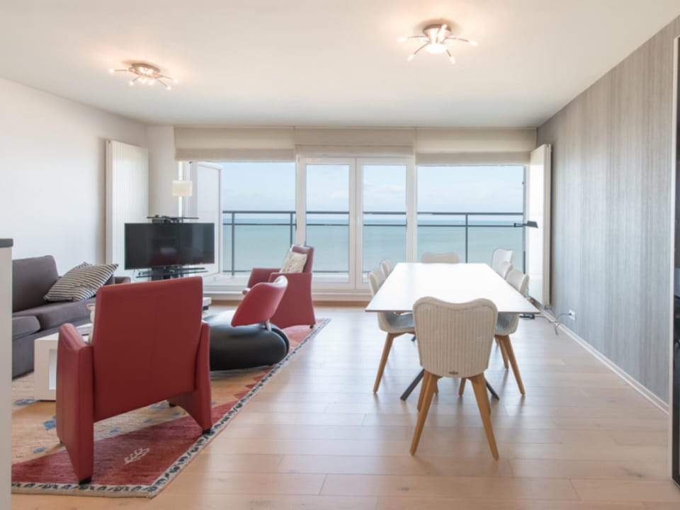 Apartment | Dining