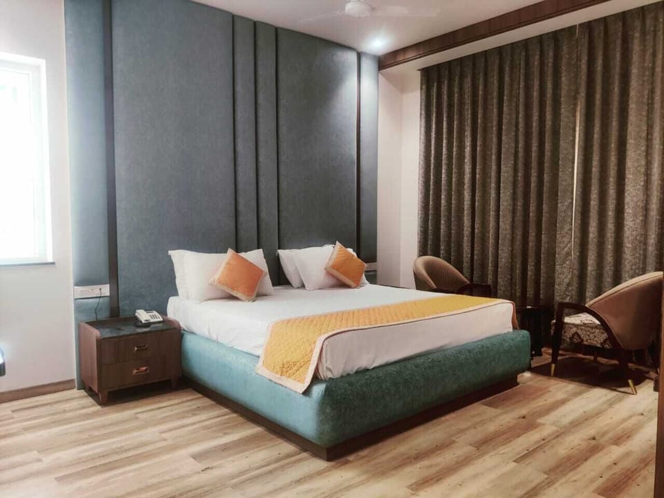 Luxury Suite, Pool View | Premium bedding, desk, laptop workspace, blackout drapes