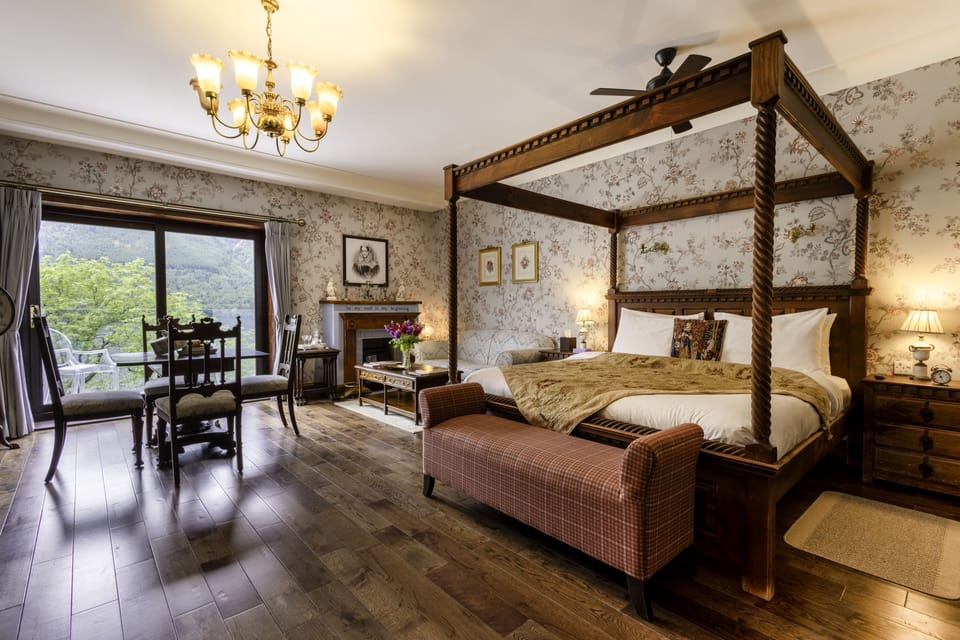 Four Poster Superior Suite | Premium bedding, down comforters, in-room safe, individually decorated