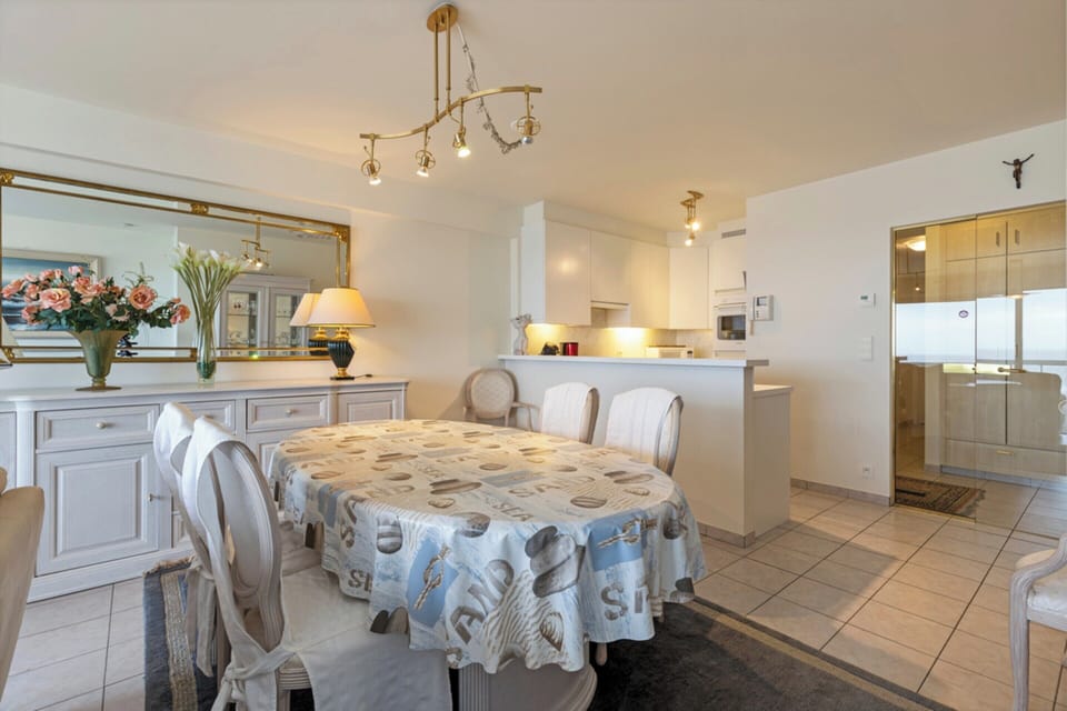 Apartment | Dining