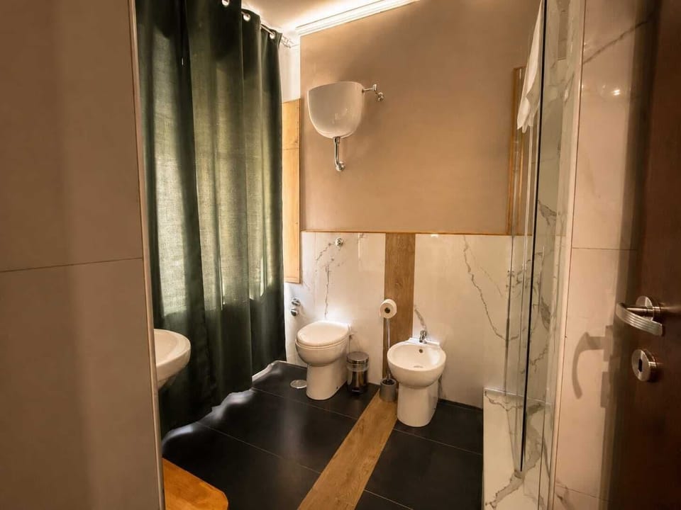 Standard Room | Bathroom | Shower, rainfall showerhead, hair dryer, bidet